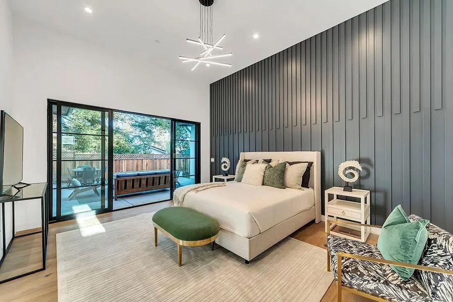 Primary bedroom at 520 Benvenue Avenue