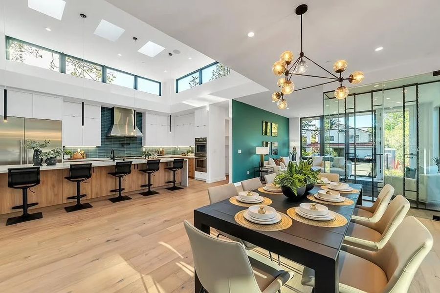 Dining and living area at 520 Benvenue Avenue