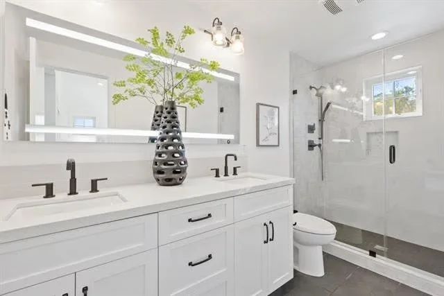 Bath at 505 E. McKinley Avenue