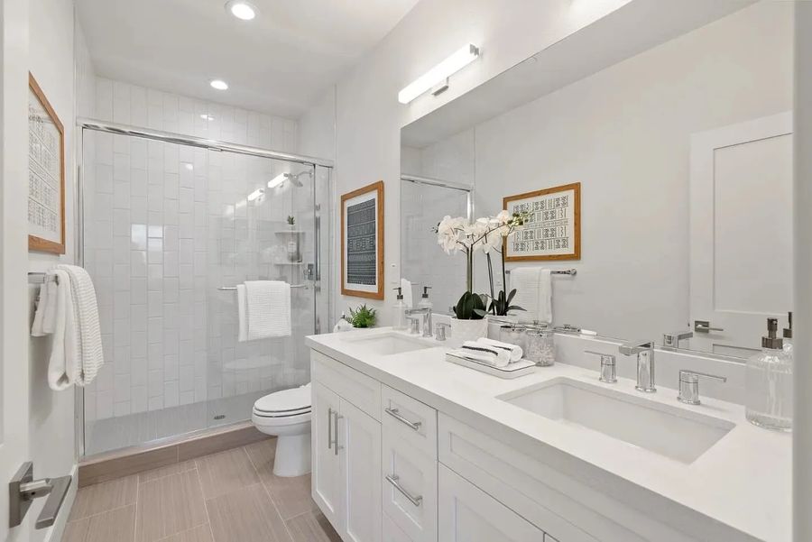Bath at 1790 Warburton Avenue